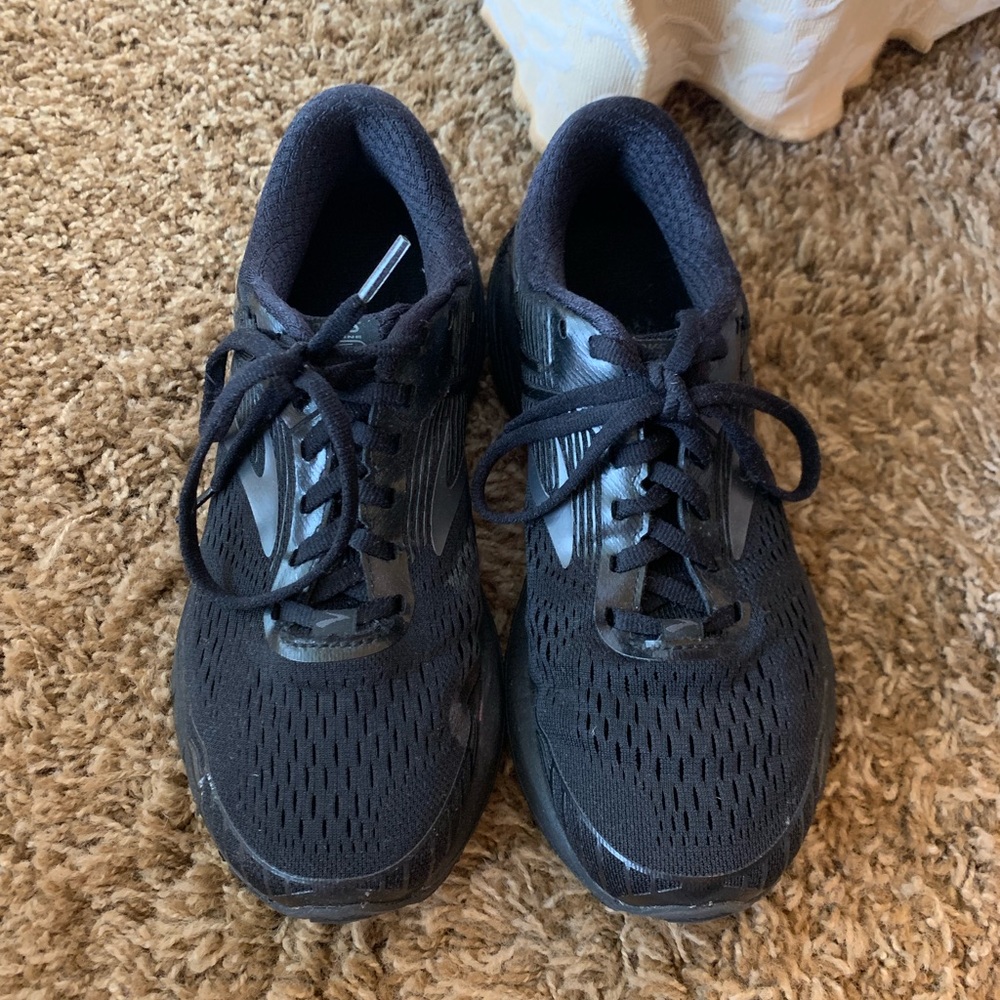 Brooks shoe